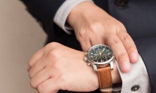 手表带子脏了如何清洗（电子手表带子脏了如何清洗）